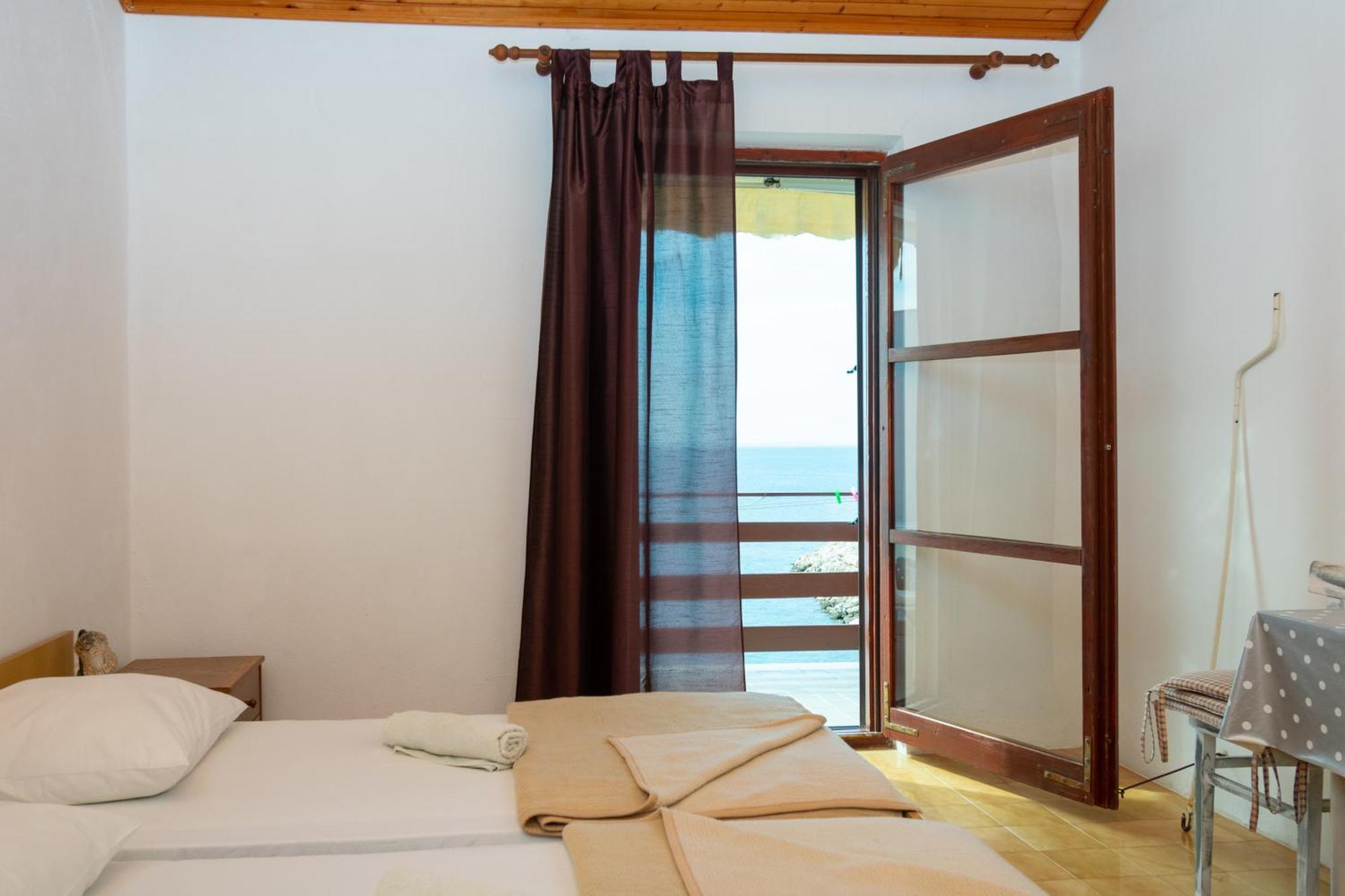 Apartments By The Sea Mandre, Pag - 4101 Kolan Bilik gambar