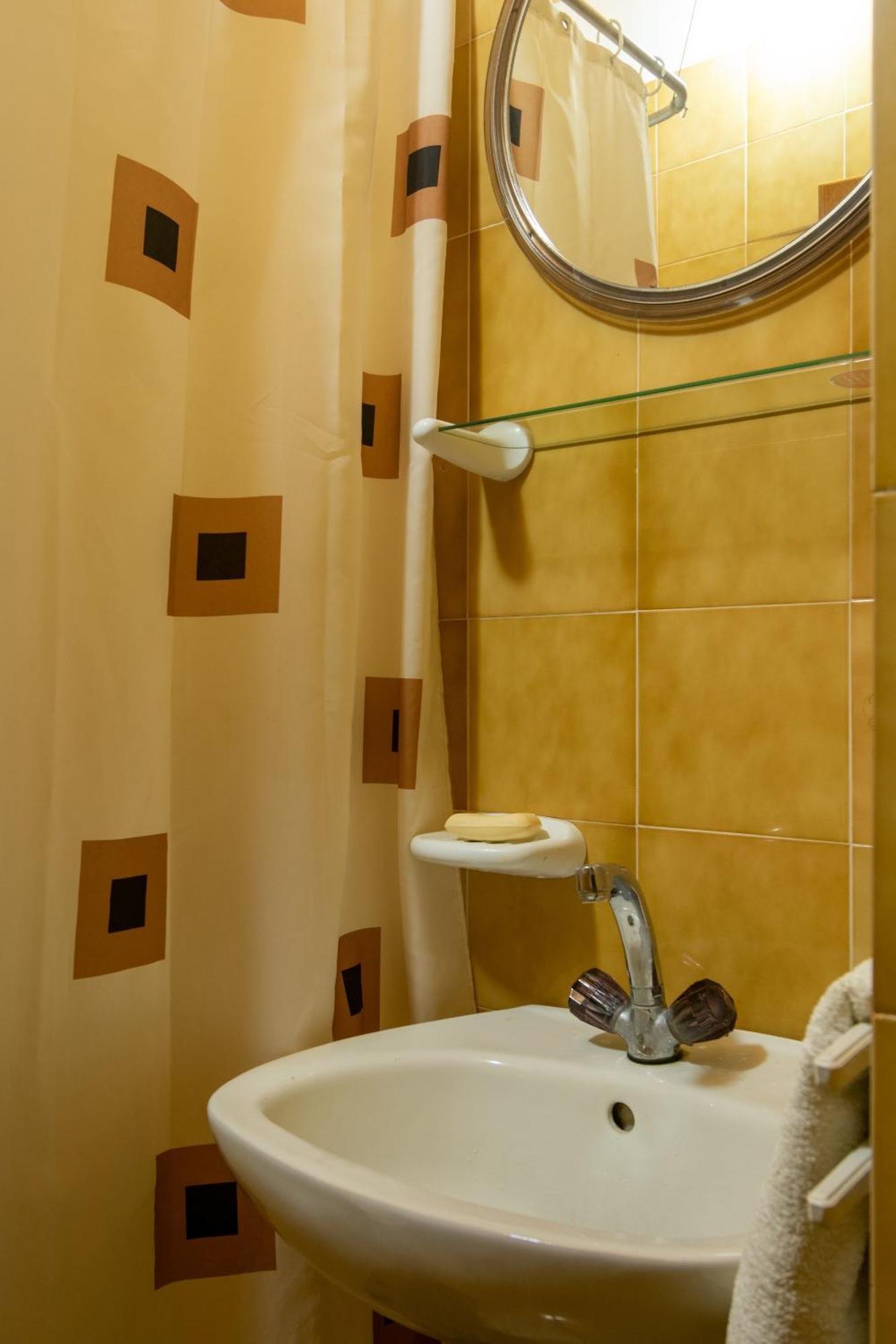 Apartments By The Sea Mandre, Pag - 4101 Kolan Bilik gambar